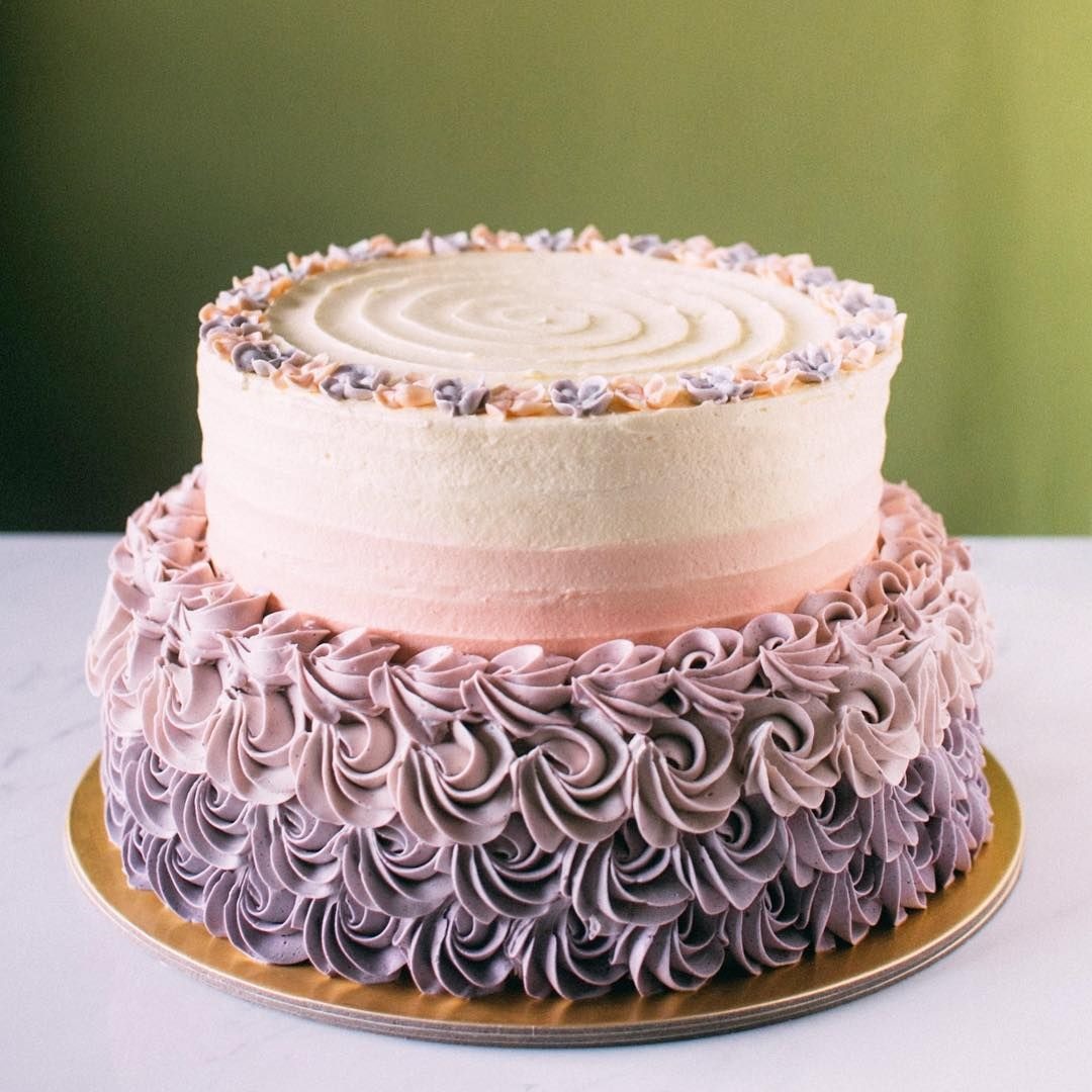 Cakes :: Vanilla Cake Decoration