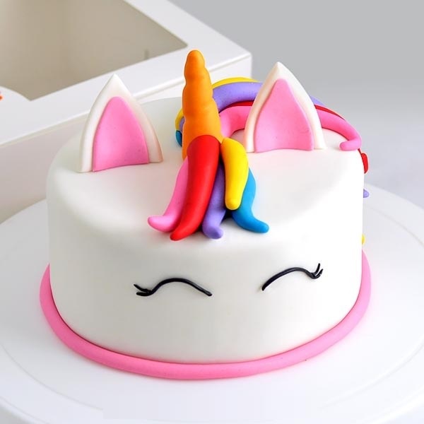 Rainbow unicorn fondant cake/ flamingo unicorn buttercream cake, Food &  Drinks, Homemade Bakes on Carousell