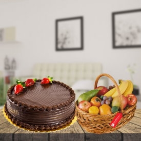 chocolate cake with mix fruit