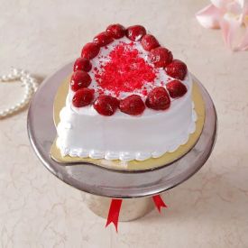 Heart Shaped Straw berry Cake