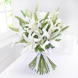 Bunch of 10 white lilies