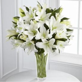 Bunch of 10 white lilies with Vase