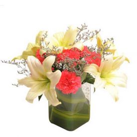 Glass vase arrangement