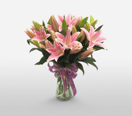 6 Pink lily in Vase