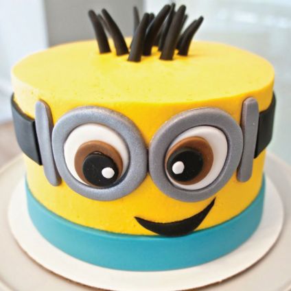 minions cream cake