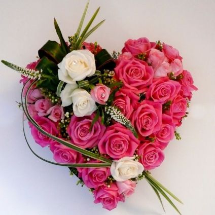50 Heart shape pink roses
