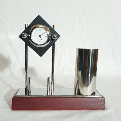 Pen Stand with Clock