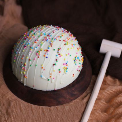 Vanilla Pinata cake