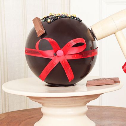 Choco Ball Pinata Cake