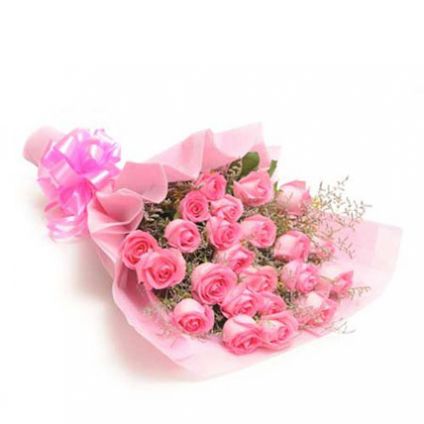 Blush bunch of 15 pink roses