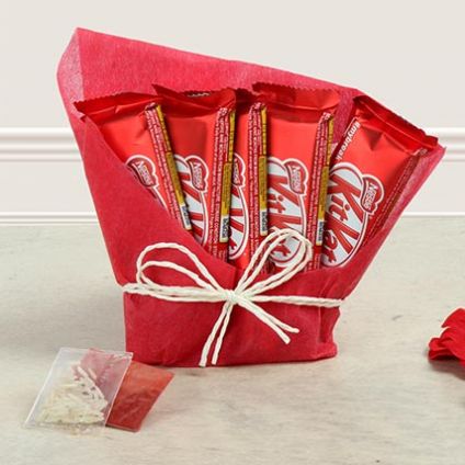 exquisite hamper of kitkat