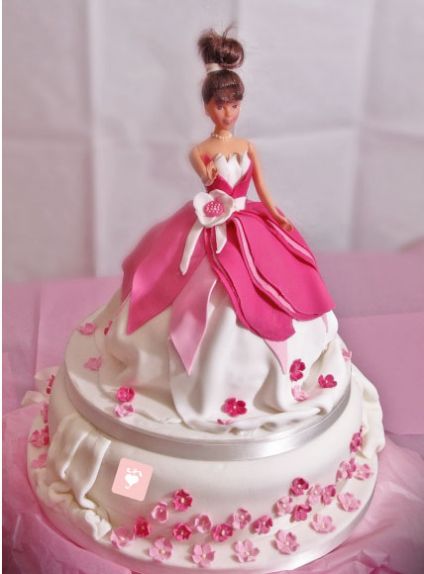 Ultra Style Queen Barbie Cake